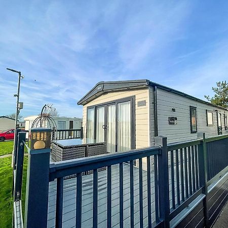 Stunning 8 Berth Caravan With Decking At Kessingland Beach Ref 90017D Benacre Exterior foto