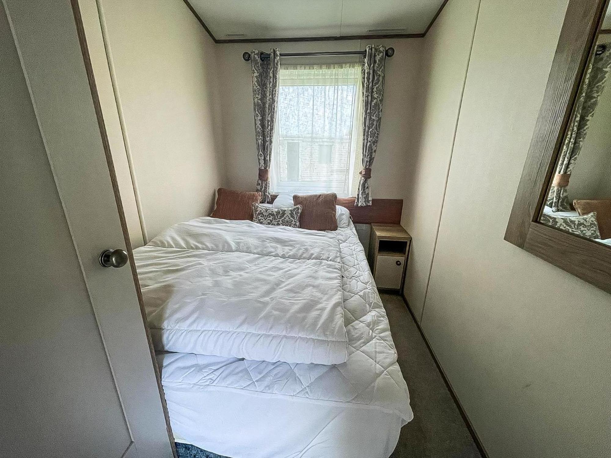 Stunning 8 Berth Caravan With Decking At Kessingland Beach Ref 90017D Benacre Exterior foto